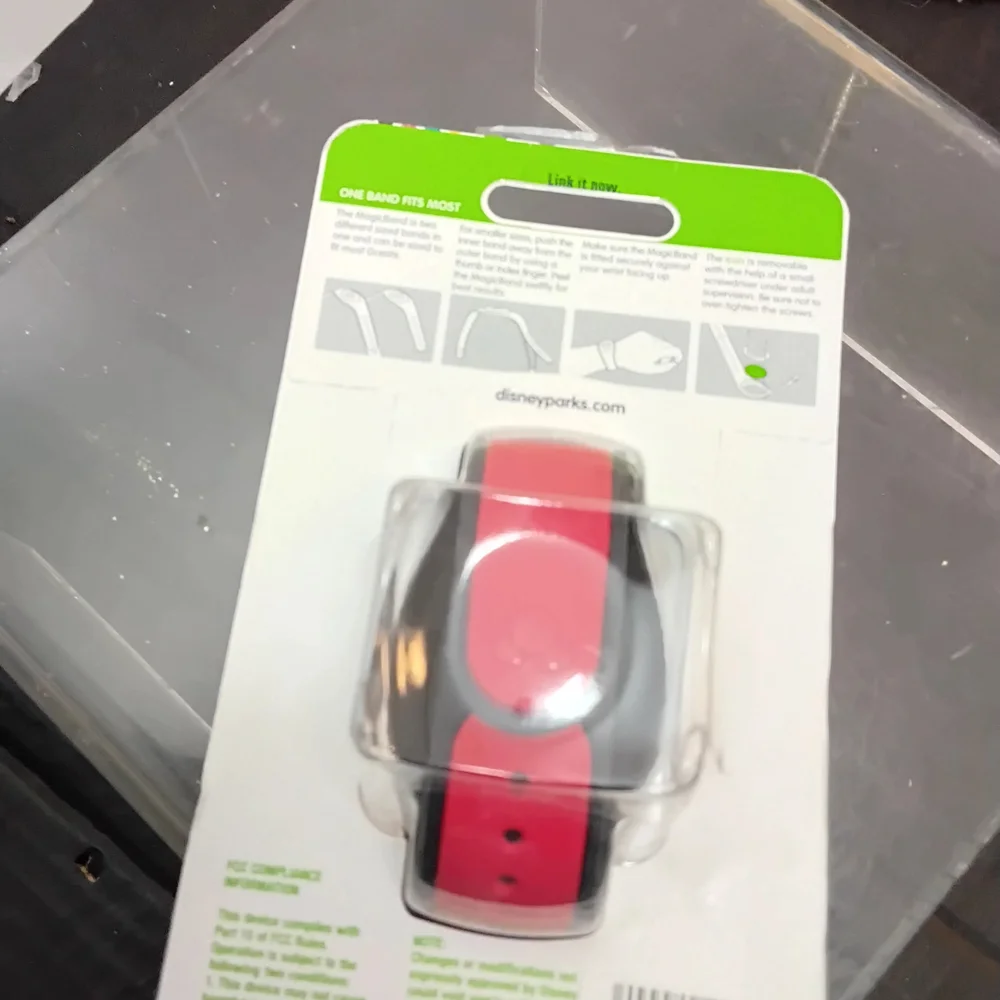 Disney MagicBand 2 in Red and Pink